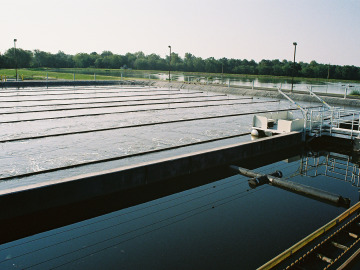 Installation featuring a Biolac System, additionally with clarifier and skimmer